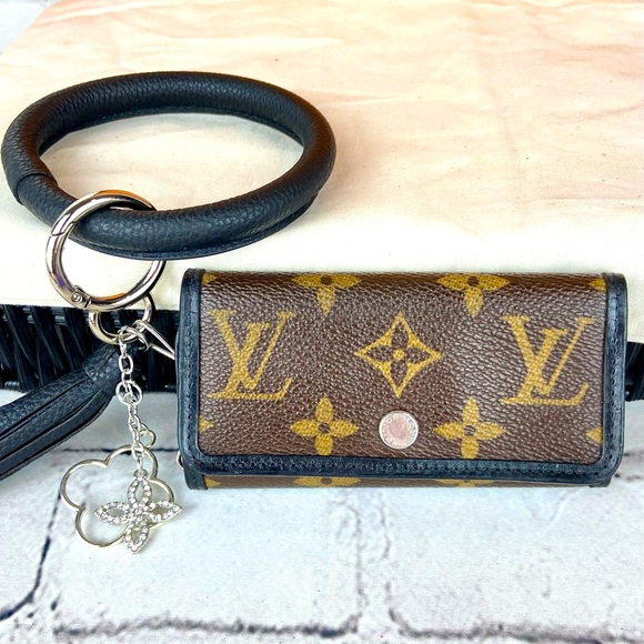 Louis Vuitton Macagascar key case holder with wristlet Keychain bracelet - Picture 1 of 14